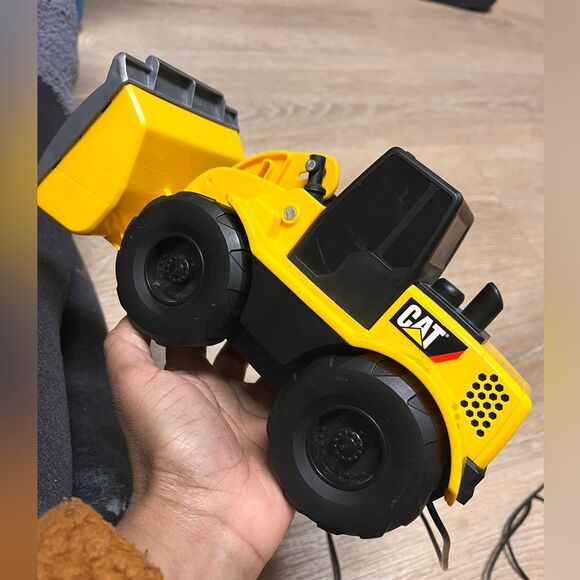 (3) Lot of 3 Caterpillar CAT Trucks - Picture 9 of 13